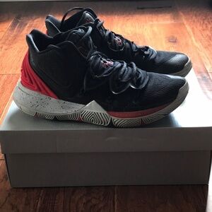 Kyrie 5  - Nike